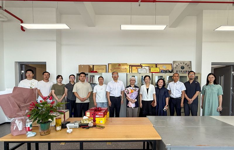 第42个教师节走访慰问活动