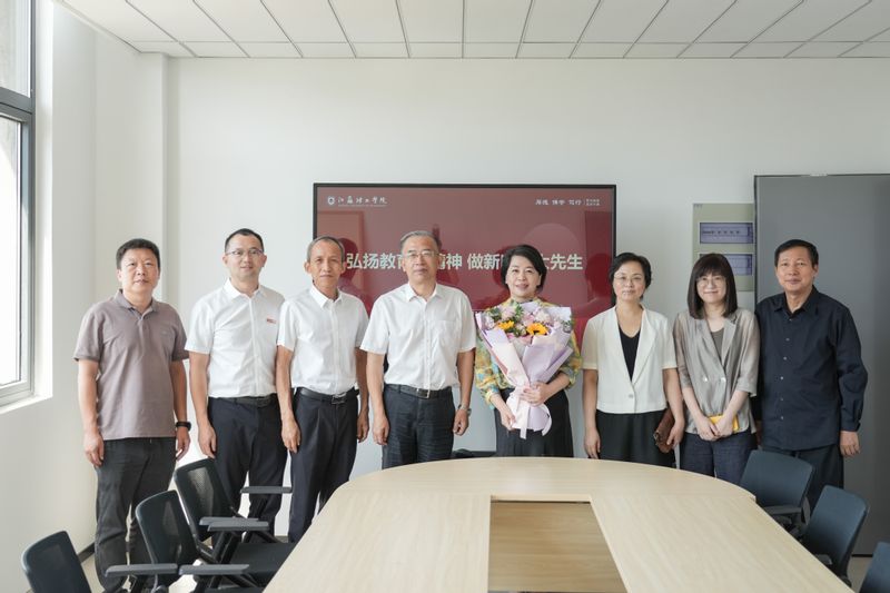 第42个教师节走访慰问活动